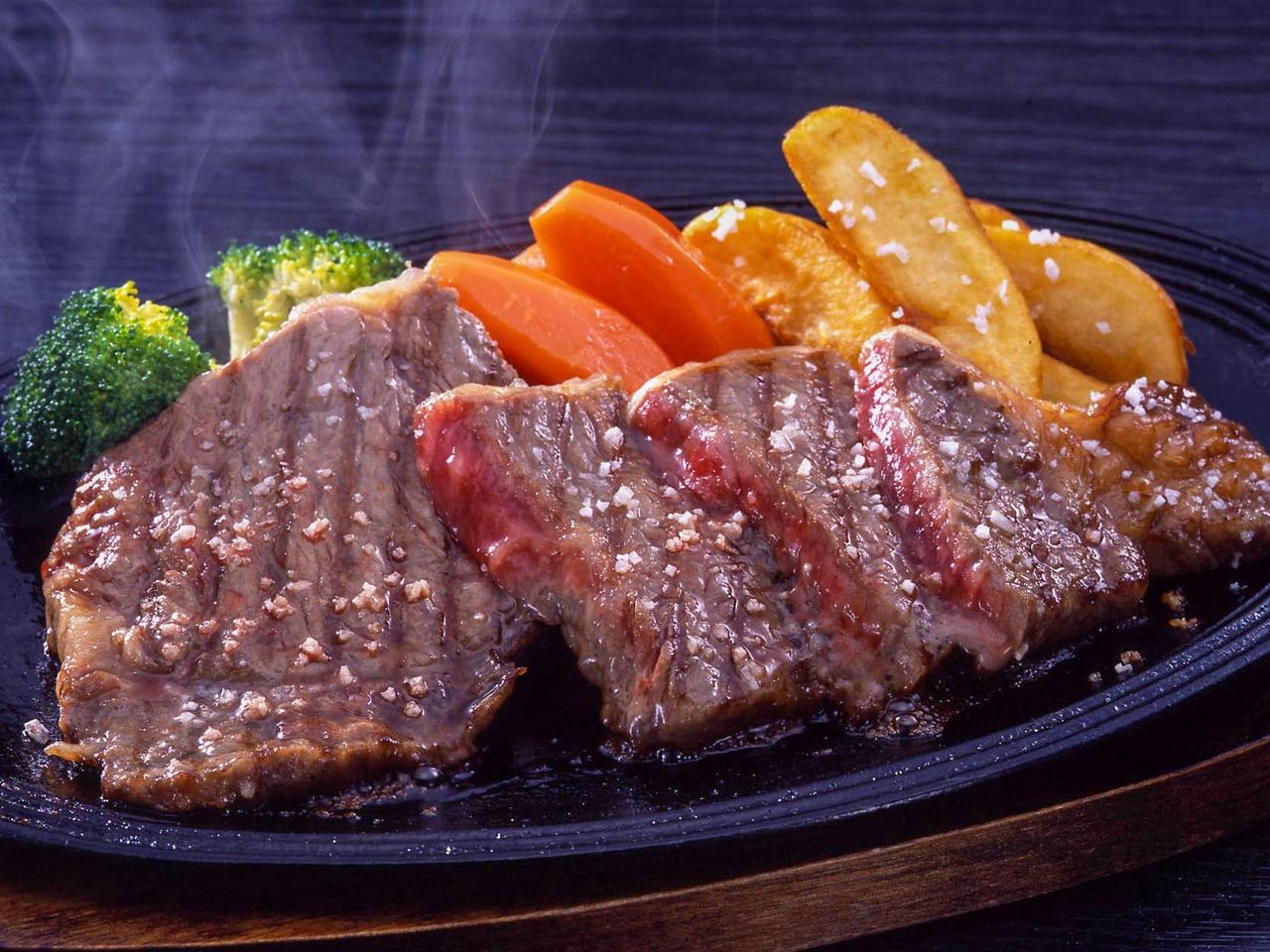 お肉にひとふり!グルメのための「天海のカリッとふり塩」|赤穂化成株式会社