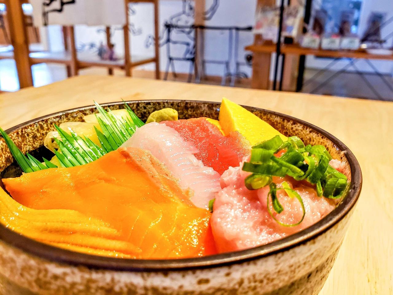 【福崎】妖怪と楽しむ!鮮度バツグン海鮮丼と本格もちむぎカレーのお店|海彦亭