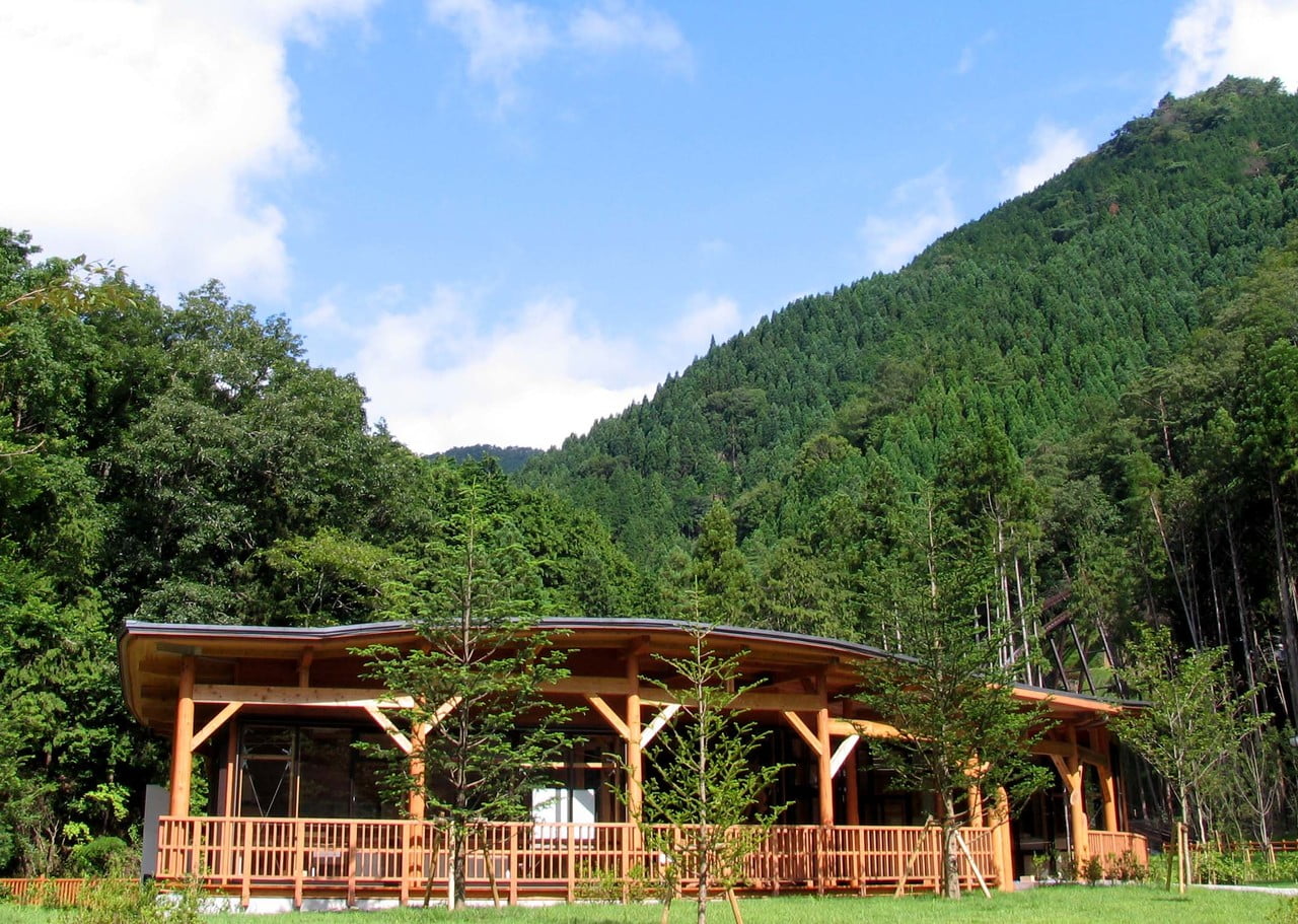 県立国見の森公園プログラム　マツタケ山の整備