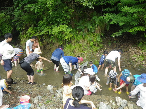 県立国見の森公園プログラム　川魚のつかみ取り大会 ※プログラムの中止・内容変更の可能性あり