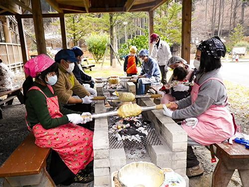 県立国見の森公園プログラム　森のバームクーヘンづくり