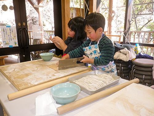 県立国見の森公園プログラム 森のそば打ち体験