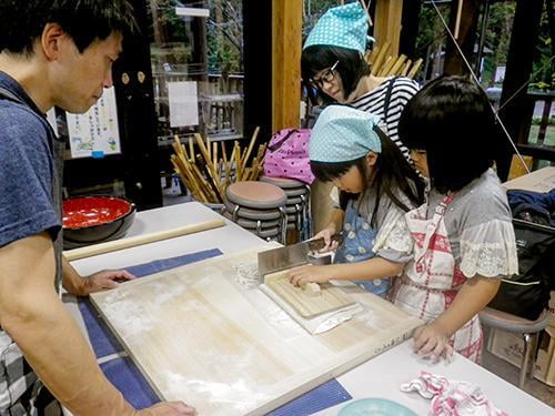 県立国見の森公園プログラム 森のそば打ち教室