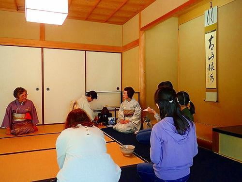 春の茶会 新緑の三木山でお茶を・・・