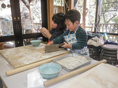 県立国見の森公園プログラム 森のそば打ち体験