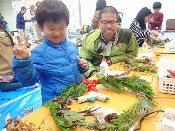 クリスマス飾りつけとリースづくり