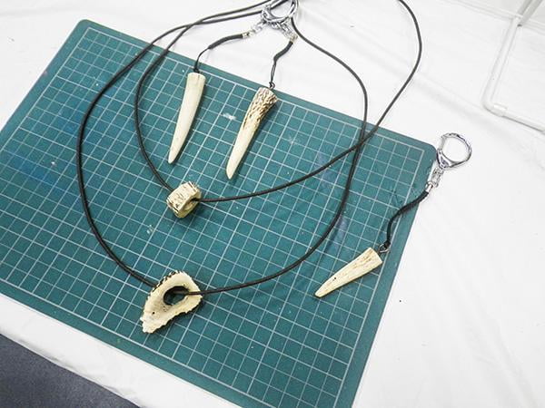 県立国見の森公園プログラム 鹿の角でアクセサリーを作ろう