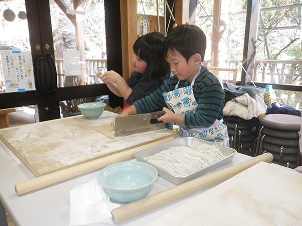 県立国見の森公園プログラム 森のそば打ち体験