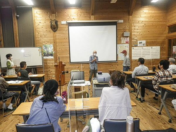 県立国見の森公園プログラム 日本ミツバチの恵み 蜂巣・蜂蜜の利用方法のお話し