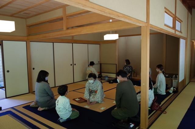 春の茶会 新緑の三木山で...