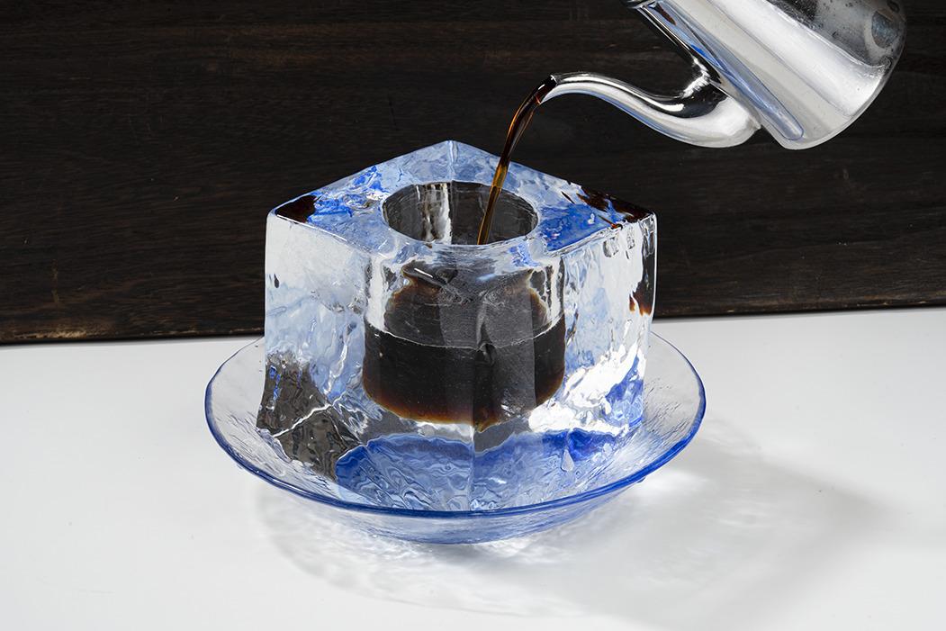 25_氷珈琲_注ぎイメージ.jpg