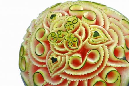 夏休みはカービングにチャレンジ！姫路市中央卸売市場で旬果旬菜カービング体験