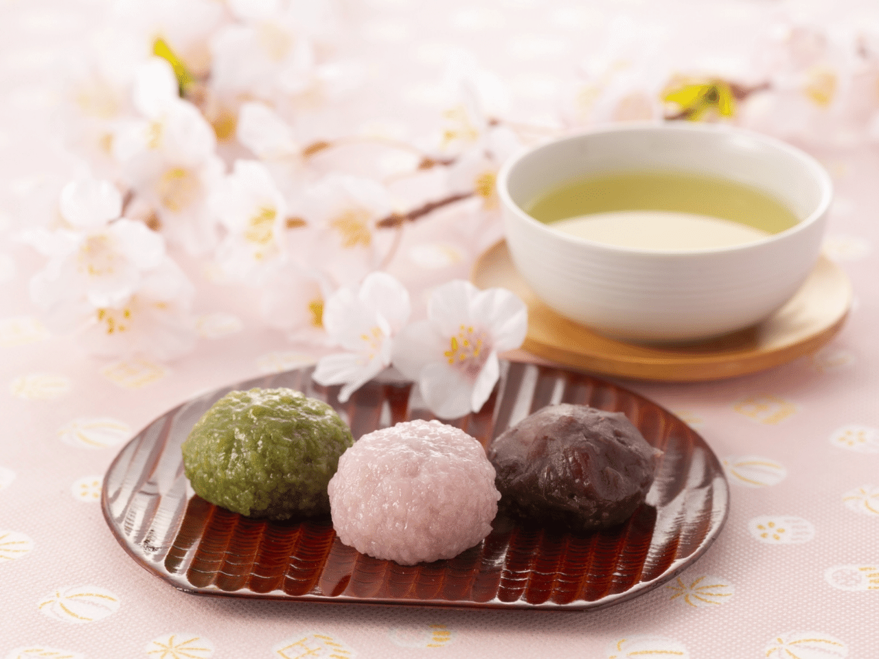 「春分の日」意味や由来は? お彼岸との関係や食べものについてもご紹介