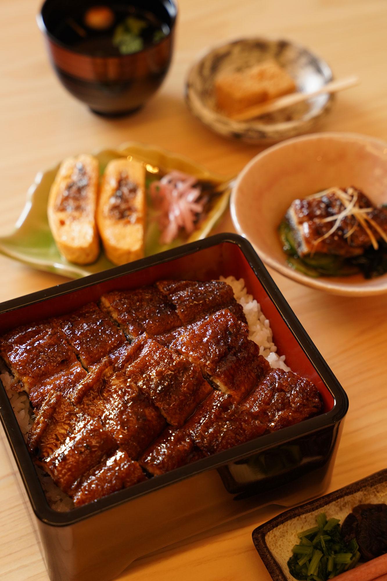 【神戸西区】連日行列のできる炭火焼うなぎ専門店 3週間で1,000個完売の蒲焼弁当｜萬鰻亭 西神高和店