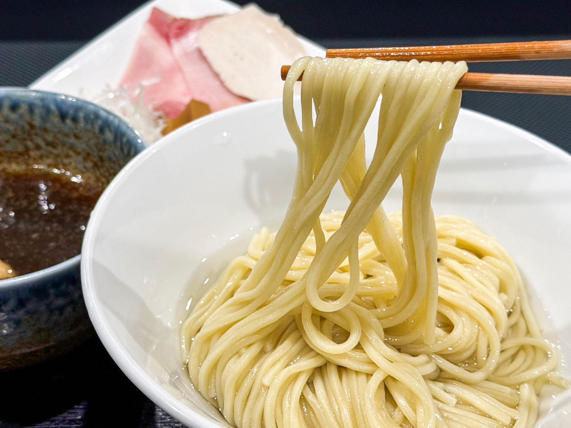 【加東】こだわり抜いた絶妙なバランス 若き店主のセンスが光る一杯｜麺屋 志玲