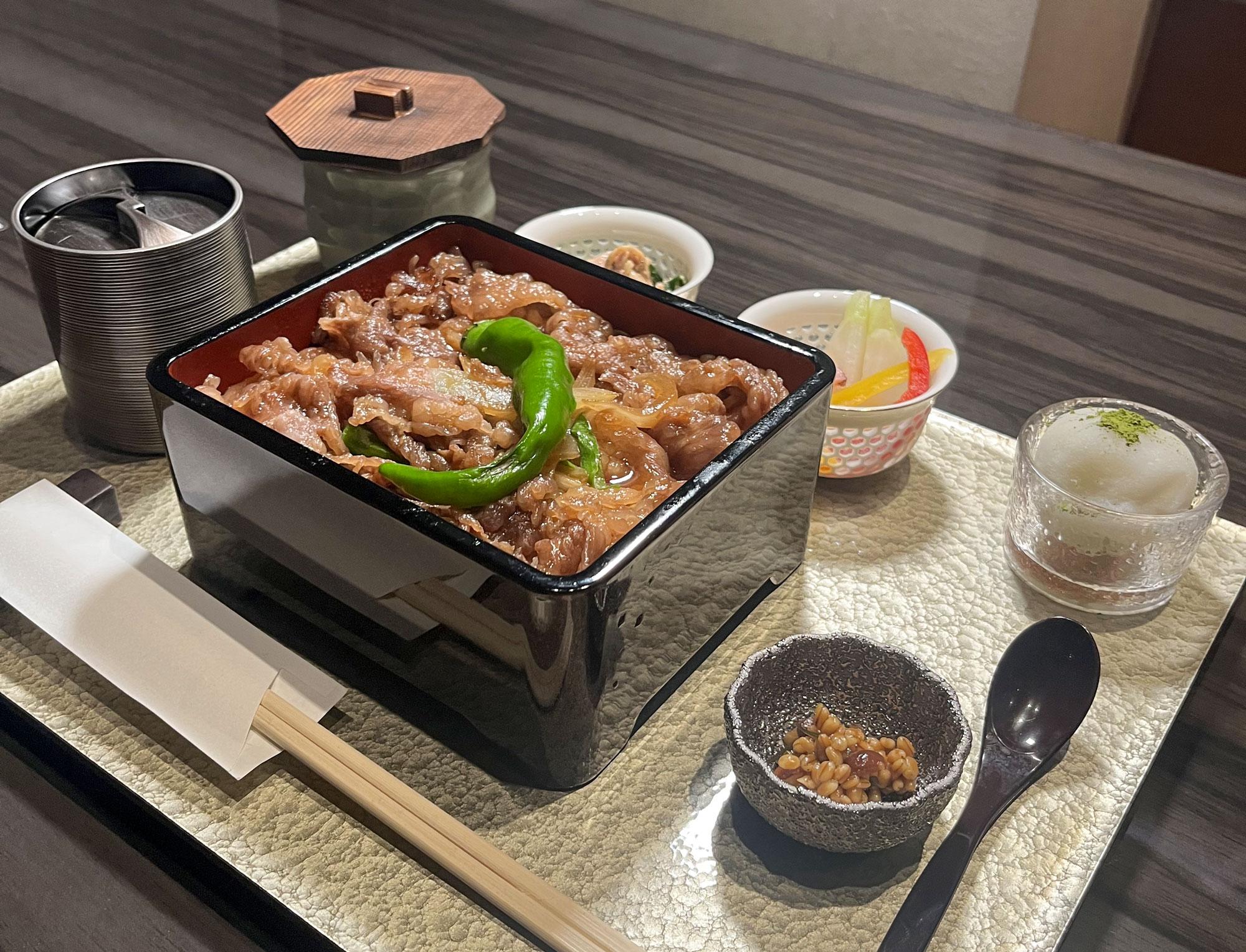 【姫路駅近】新登場和食ランチが話題！とろける特選近江牛×淡路島オニオンの「牛飯御膳」を実食レポ｜Dining 姫路百花（モリンガ）-壺屋-