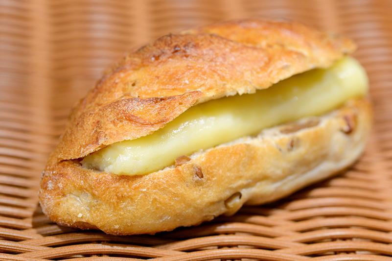神戸市パンやきどころRIKIのミルクバターパン.jpg