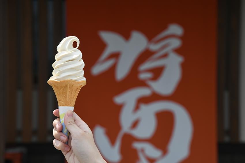 高橋醤油の醤油ソフトクリーム