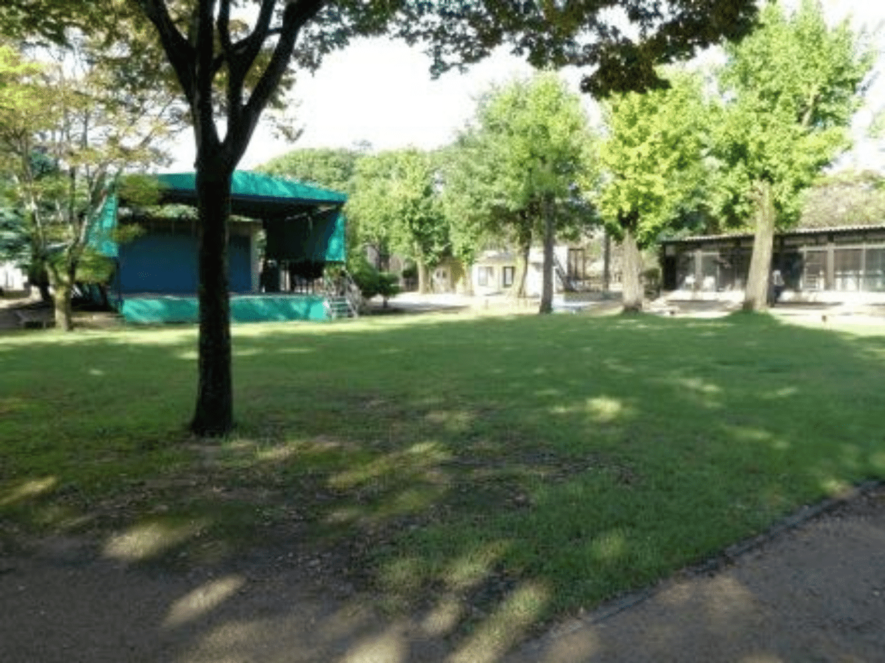 姫路市立動物園の芝生広場