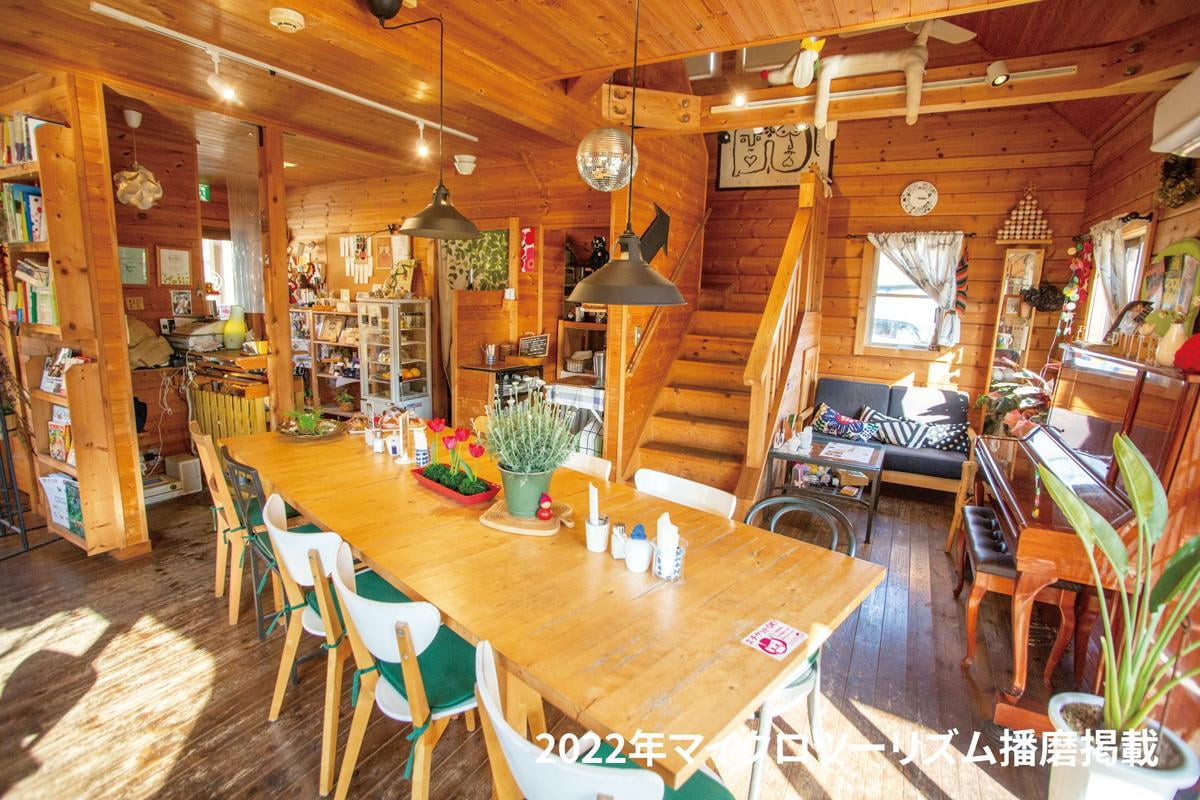 22MM_PUUTEE-Cafe_sub_inside.jpg