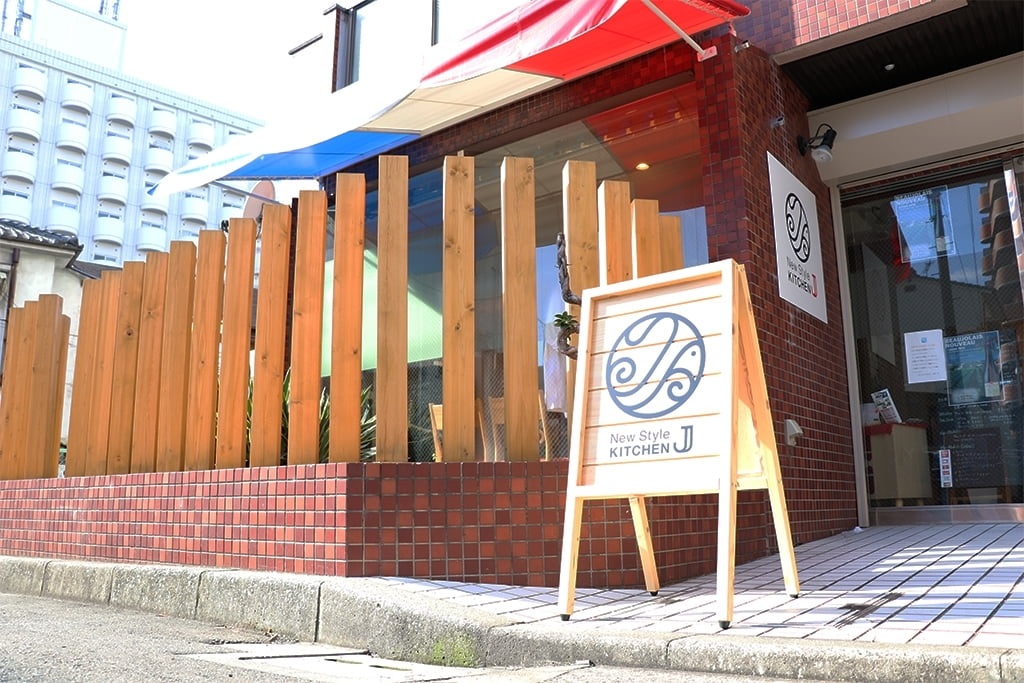 店舗前.jpg
