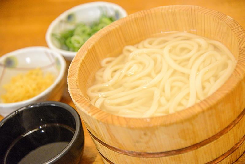 丸亀製麺の釜揚げうどんの写真