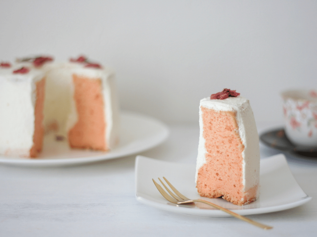 桜シフォンケーキの写真