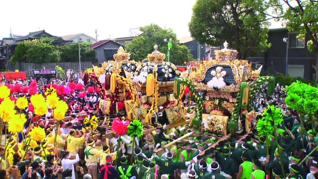 三台練りを行う清水・御幸・都倉町の屋台