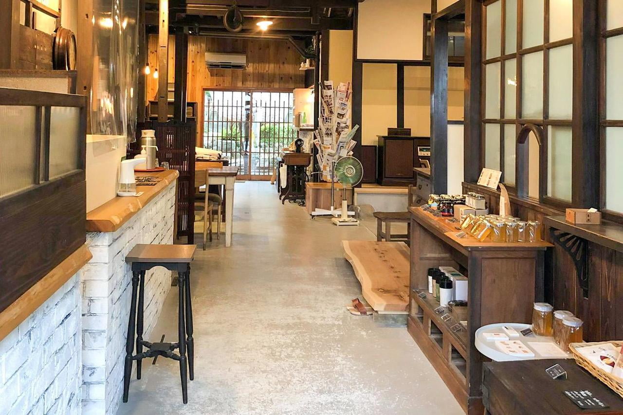 たつの市にある古民家カフェの旧中川邸の店内写真