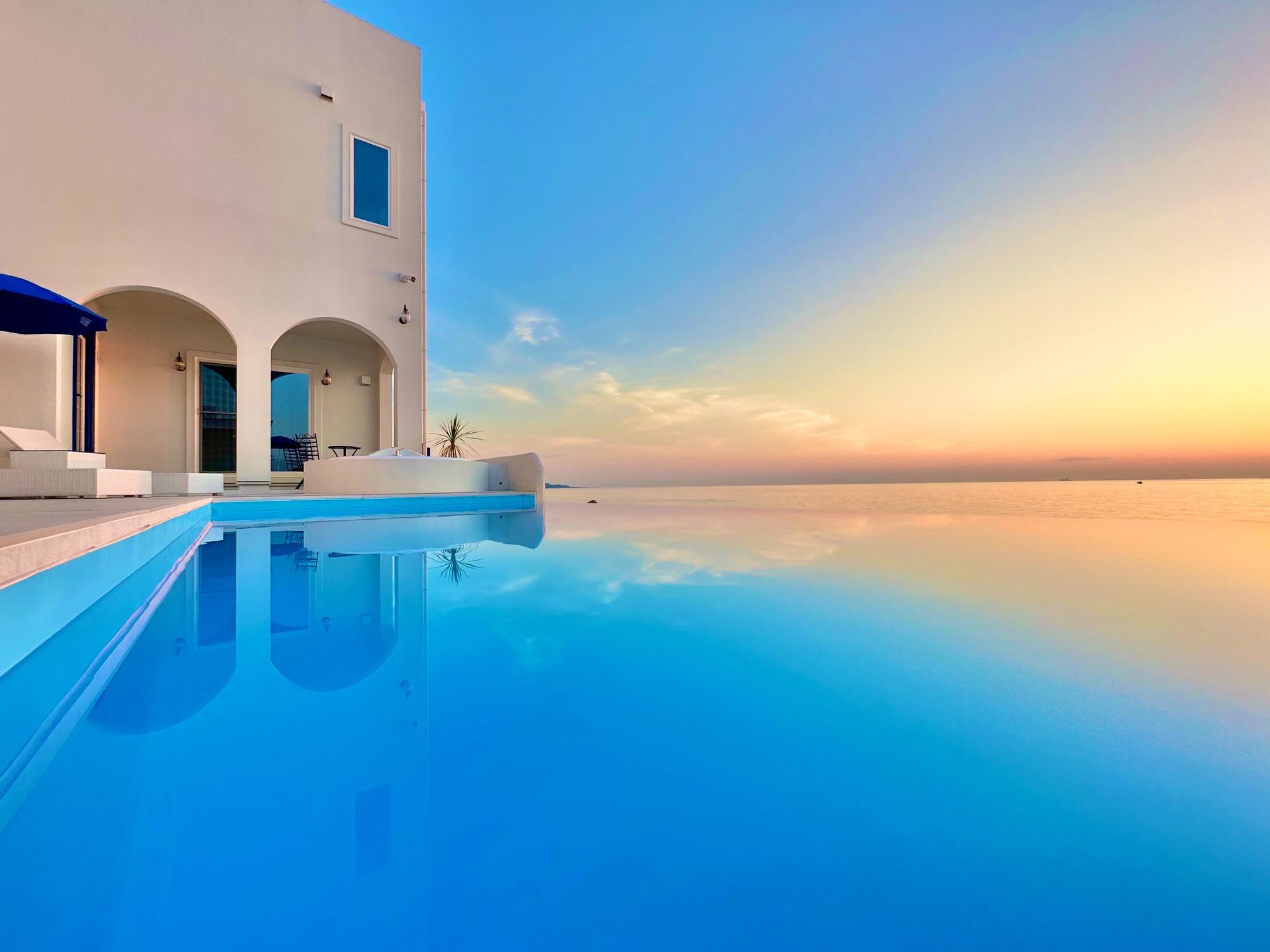 加工済_2412_絶景宿-淡路島サンセット_The-Villa--Santorini-Awaji-_写真01.jpg