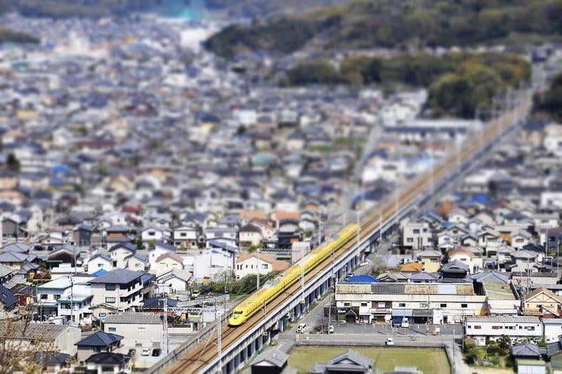 太子町立岡山から見たドクターイエローの写真