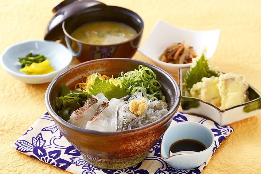 みけ家のしらす丼