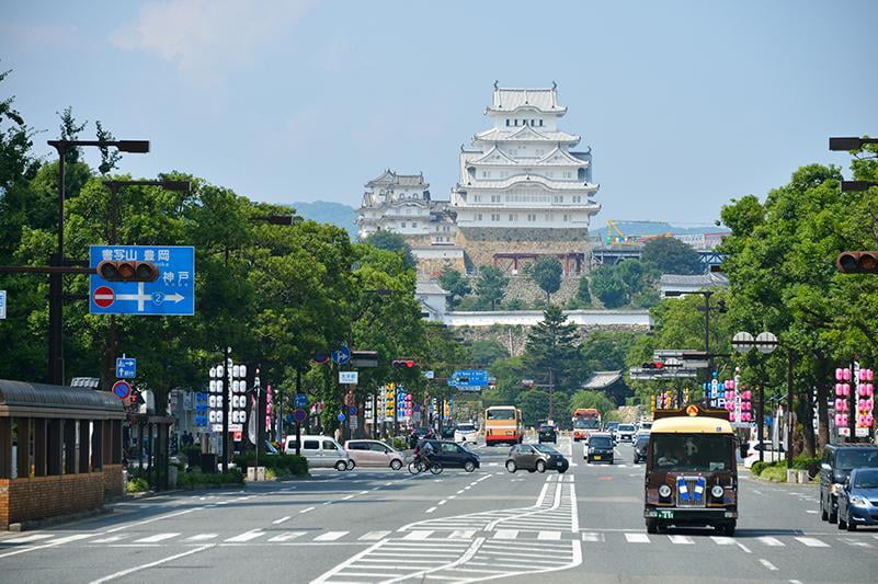 姫路城と大手前通りの写真.jpg