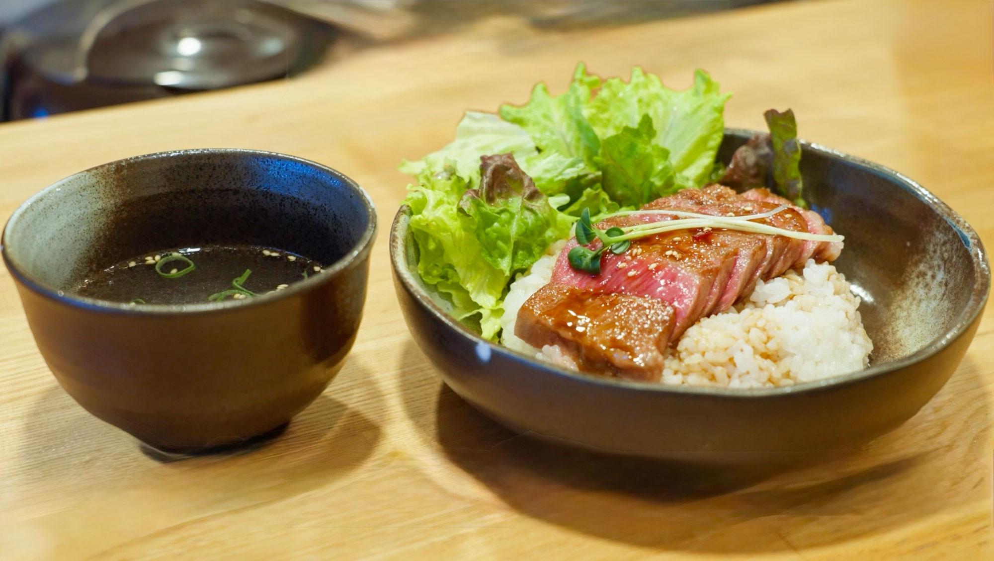 加工済_02_神戸ビーフ丼①.jpg