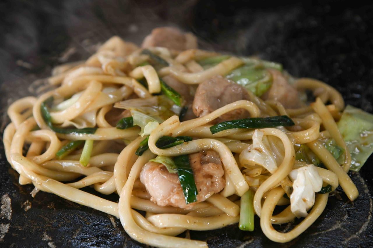 ホルモン焼きうどん