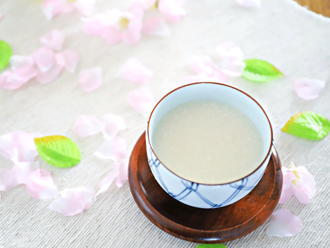 白酒と花びら