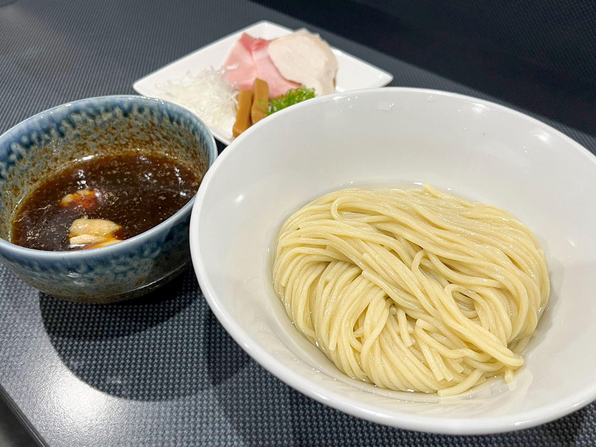 加工済_25_01_無心ですすりたい自家製めん_麺屋志玲_メニュー.jpg