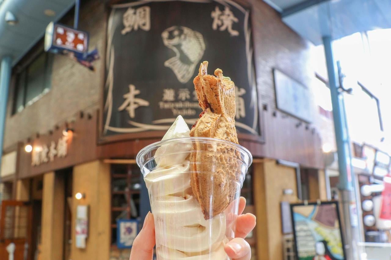  鯛焼本舗 遊示堂 東駅前店のたいやきソフトの写真