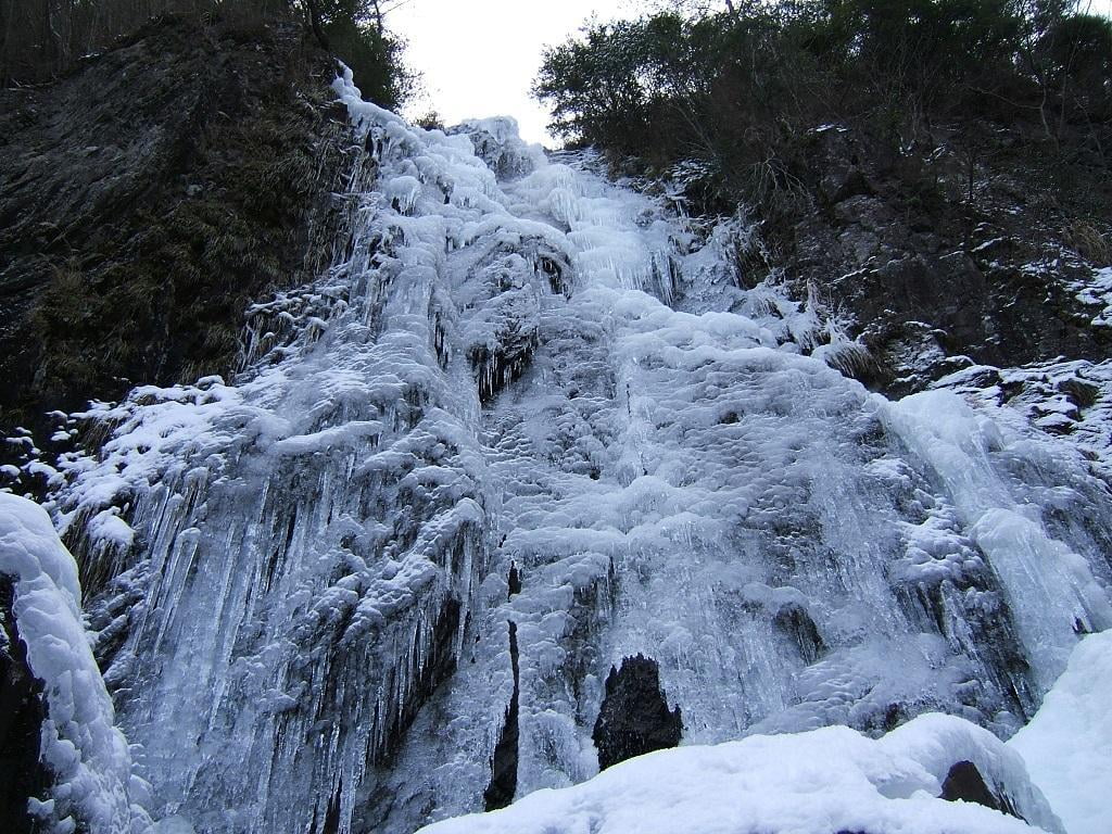神河町の氷瀑した扁妙の滝
