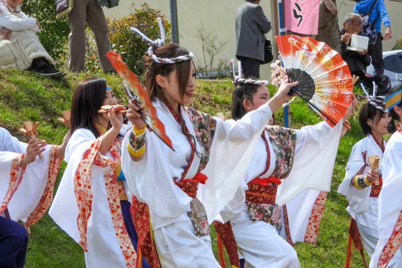 フェスタさくらの過去のよさこいの写真女性グループのよさこい.jpg