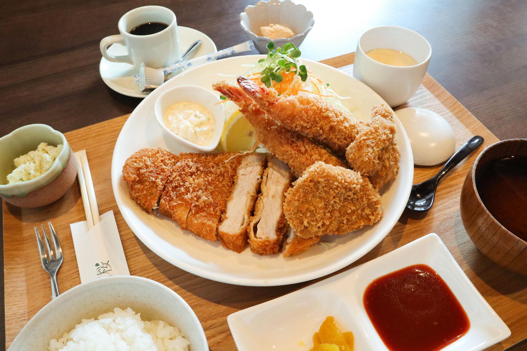 加工済_2410_町洋食_肉料理3選_明桜_写真01.jpg