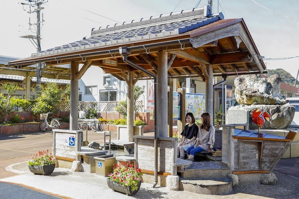 浜坂駅前足湯の写真