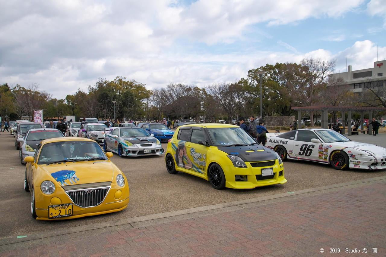 ひめじSubかるフェスティバルにて展示される痛車の写真