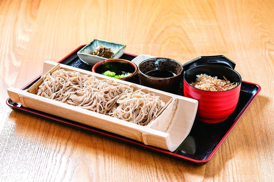 鍬渓温泉のきすみのの郷が提供しているざる蕎麦定食の写真.jpg