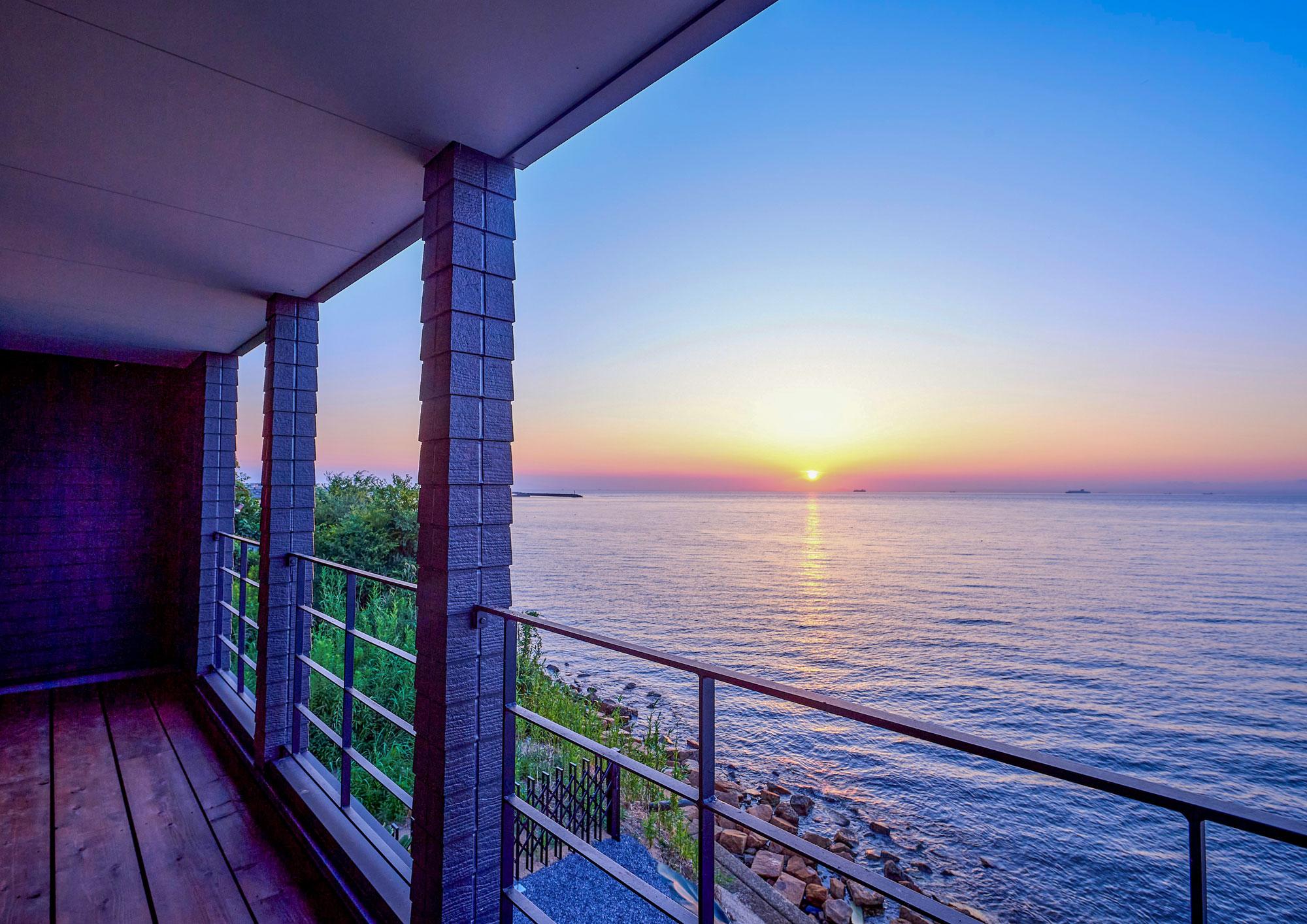 加工済_2412_絶景宿-淡路島サンセット-Marine-Base-Awaji_写真01.jpg