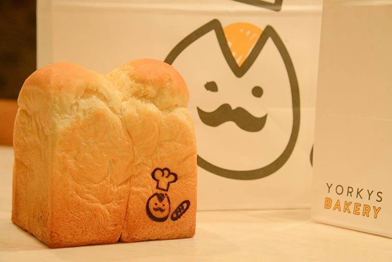 ヨーキーズベーカリーの食パンの写真