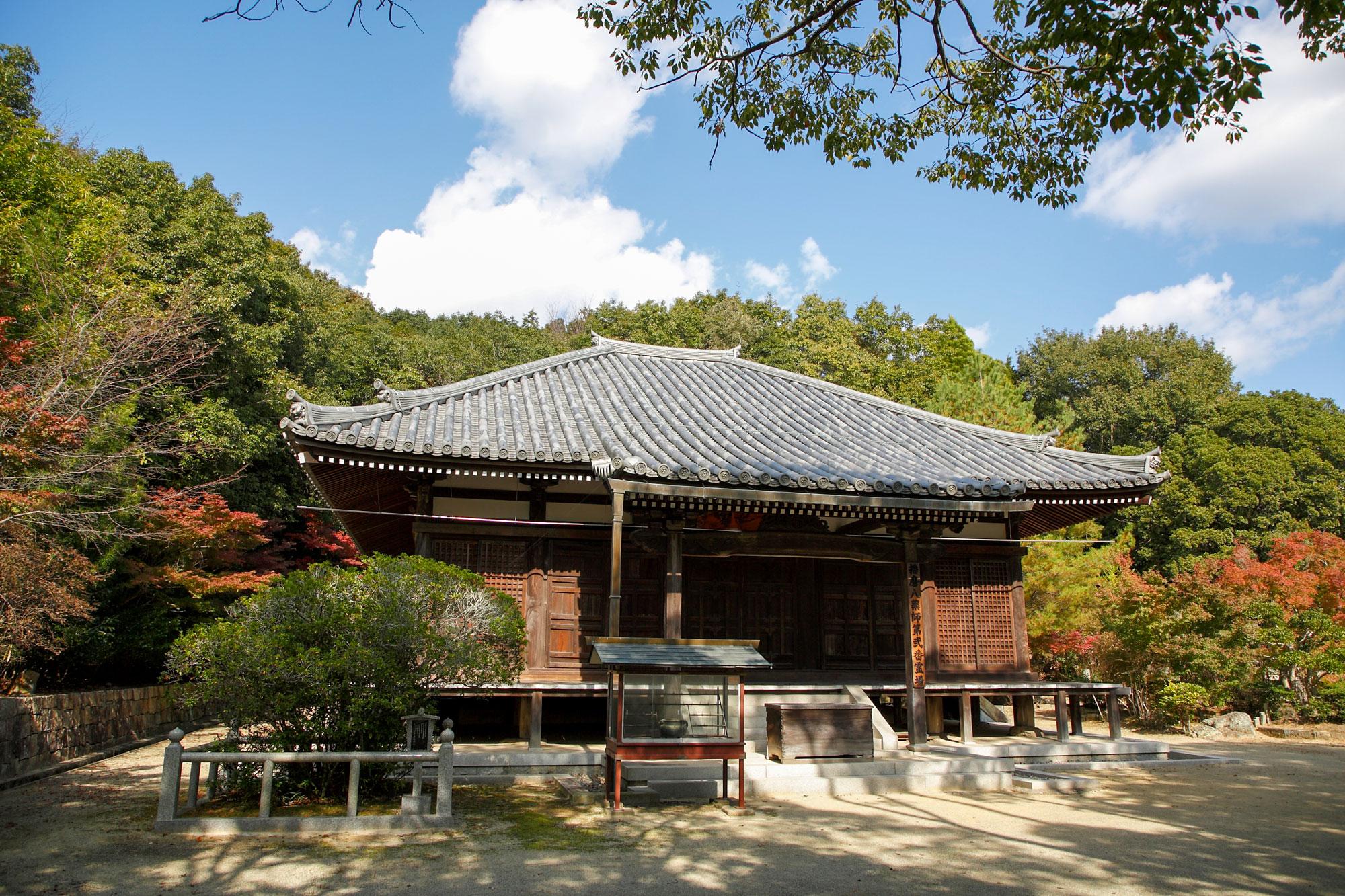加工済_2411_魅力の播磨-紅葉_日光山-常楽寺_写真.jpg