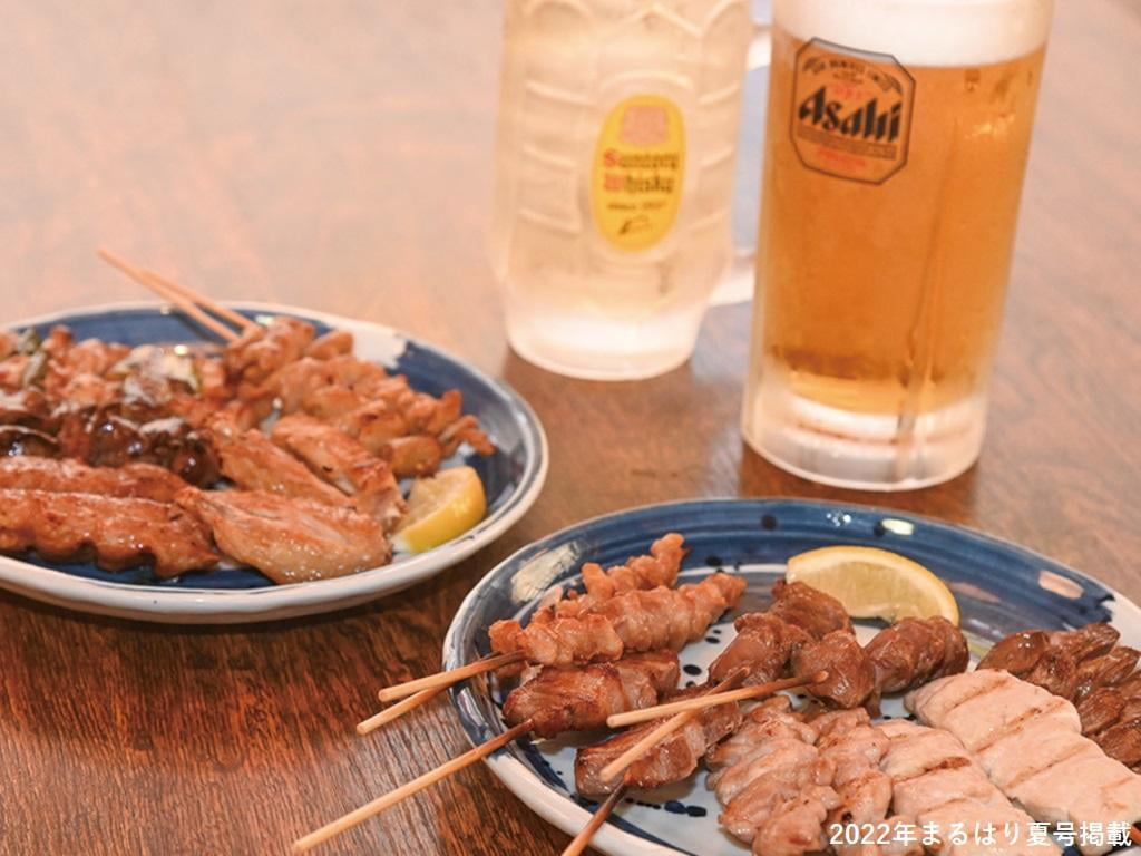 焼き鳥とビールの写真