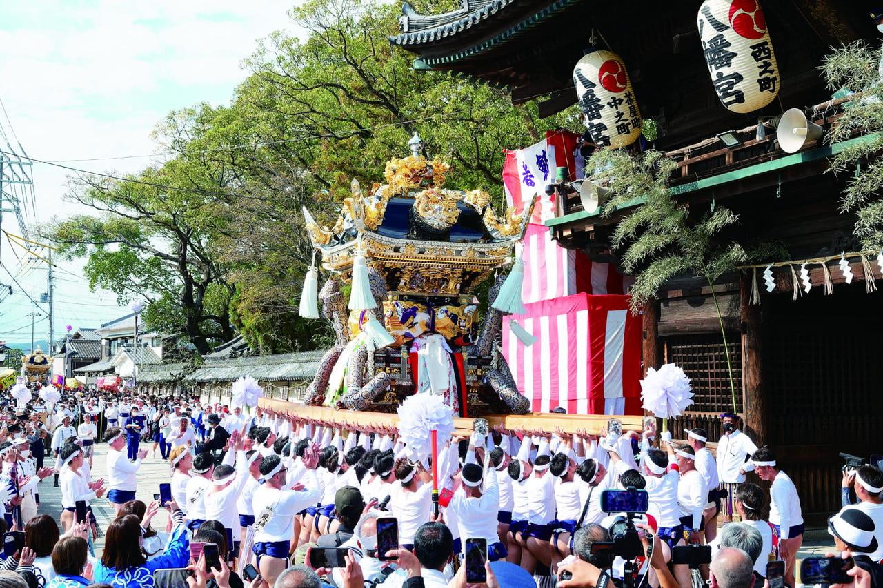 大門前に到着した屋台