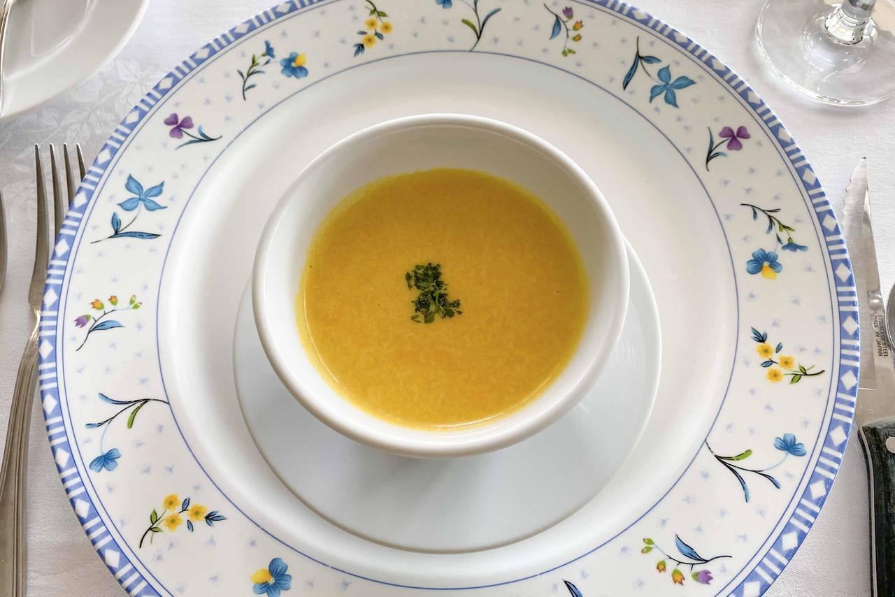 カフェテラス・ド・パリの西洋かぼちゃの温製ポタージュスープの写真.jpg